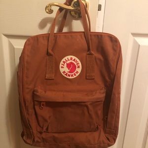 Fjall Raven Kanken Backpack in Brick lightly used